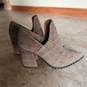 Gianni Bini Daveigh Cheetah Print Suede booties worn twice size 5.5